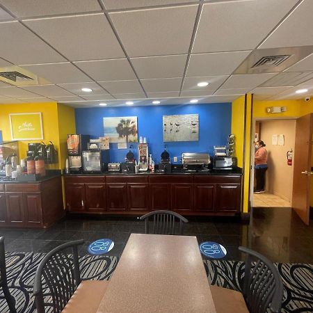 Days Inn & Suites By Wyndham Fort Pierce I-95 Exteriér fotografie