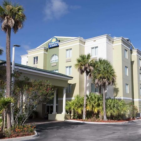 Days Inn & Suites By Wyndham Fort Pierce I-95 Exteriér fotografie