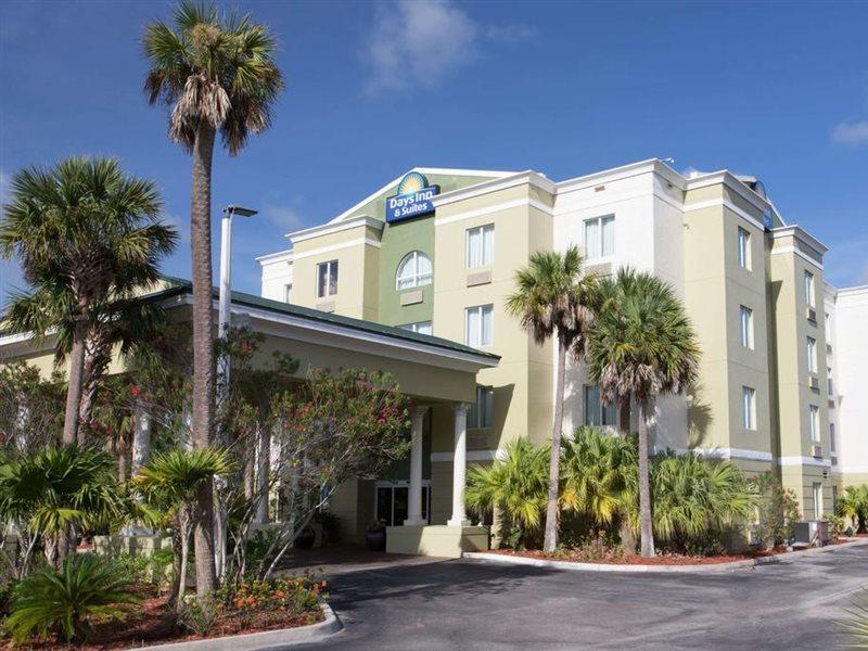 Days Inn & Suites By Wyndham Fort Pierce I-95 Exteriér fotografie