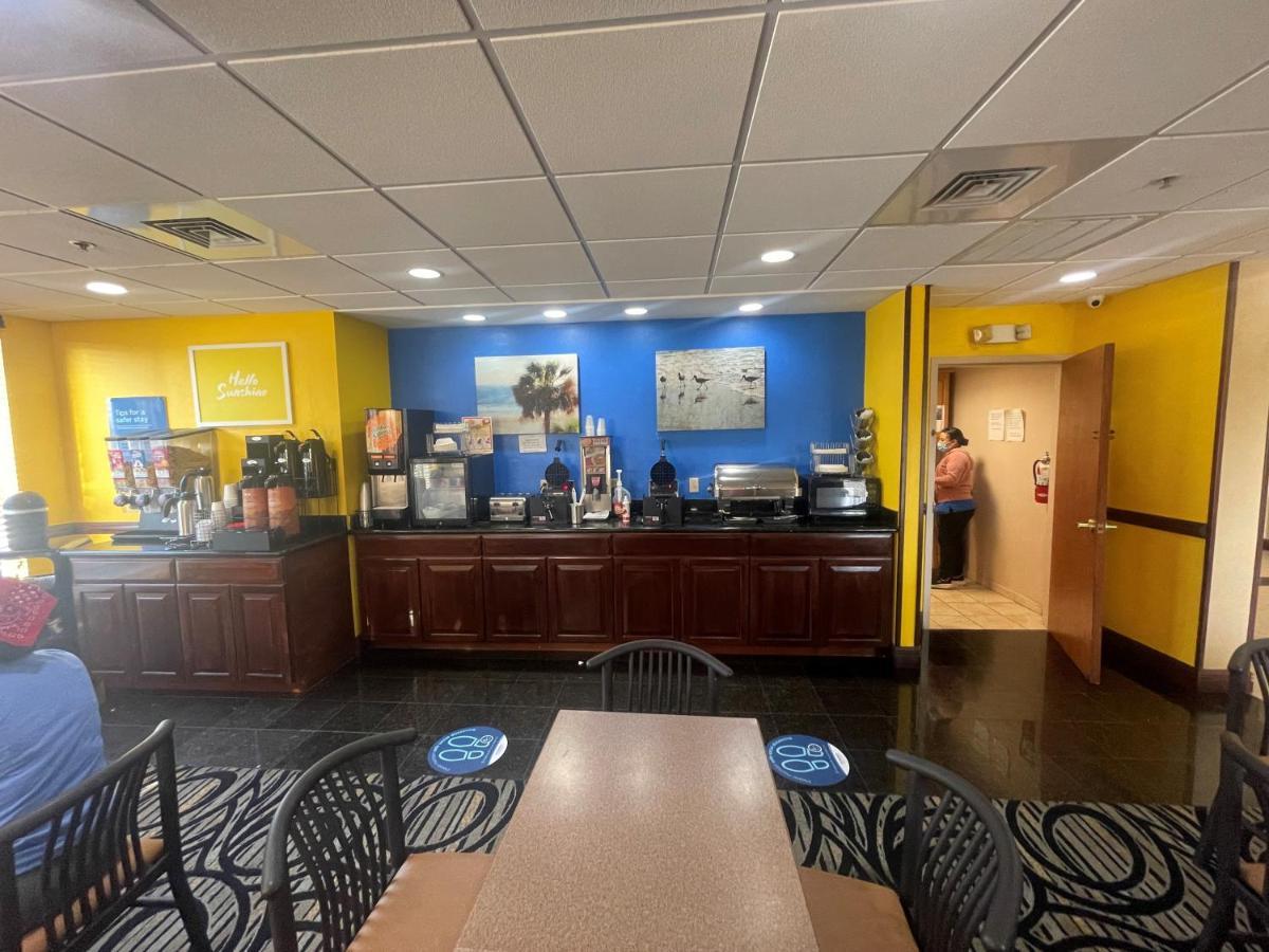 Days Inn & Suites By Wyndham Fort Pierce I-95 Exteriér fotografie
