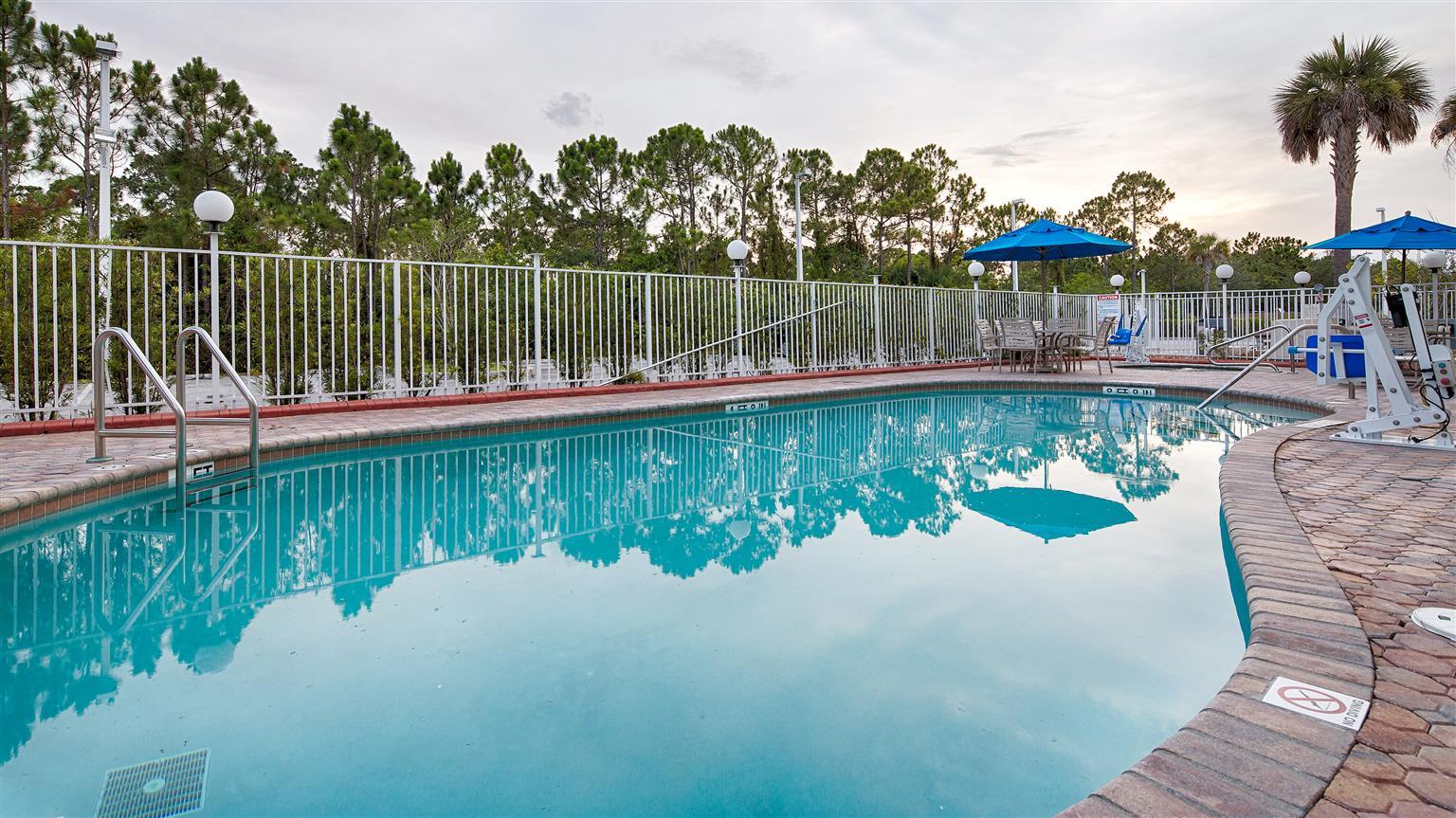 Days Inn & Suites By Wyndham Fort Pierce I-95 Exteriér fotografie