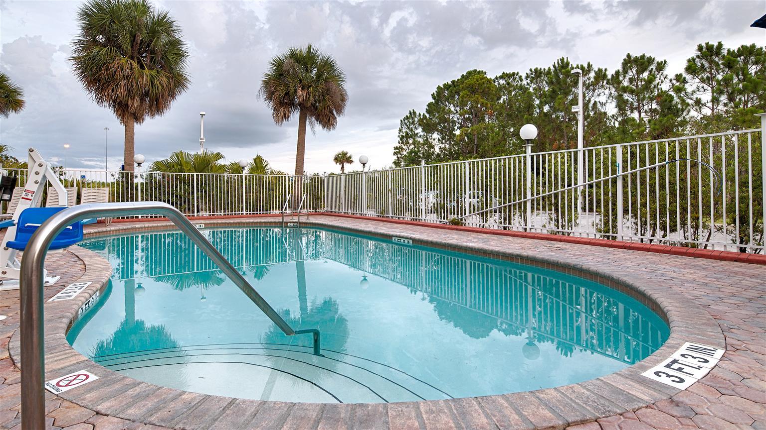Days Inn & Suites By Wyndham Fort Pierce I-95 Exteriér fotografie