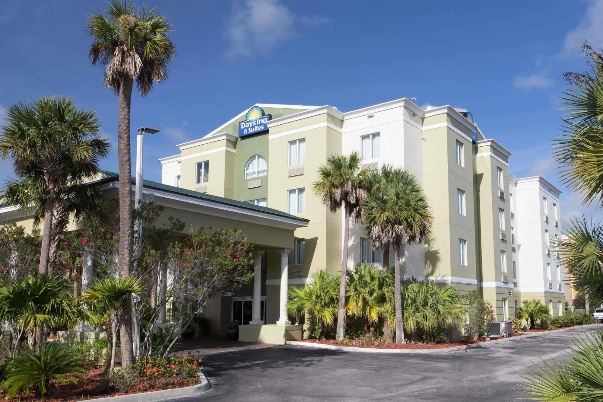 Days Inn & Suites By Wyndham Fort Pierce I-95 Exteriér fotografie