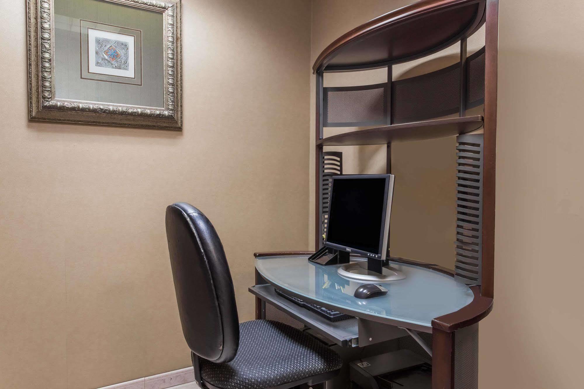 Days Inn & Suites By Wyndham Fort Pierce I-95 Exteriér fotografie