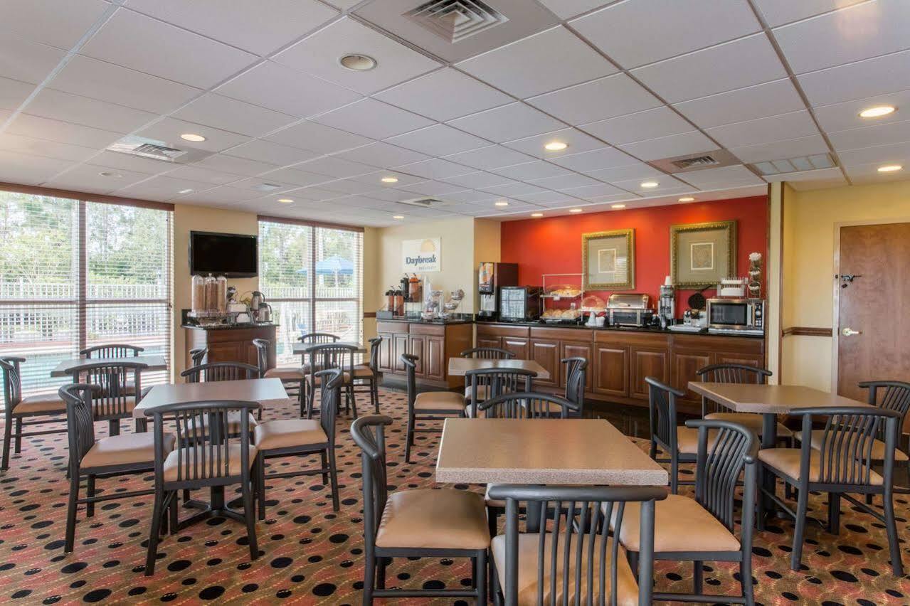 Days Inn & Suites By Wyndham Fort Pierce I-95 Exteriér fotografie